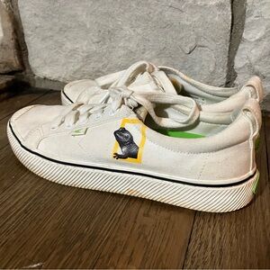 Cariuma National Geographic Gecko Low Canvas Sneakers in off-white